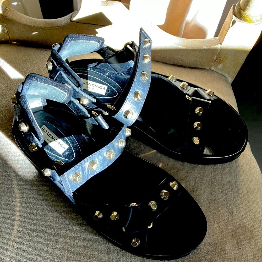 Balenciaga Paris classic grommet studded sandal perfect cond 38 black w gold
